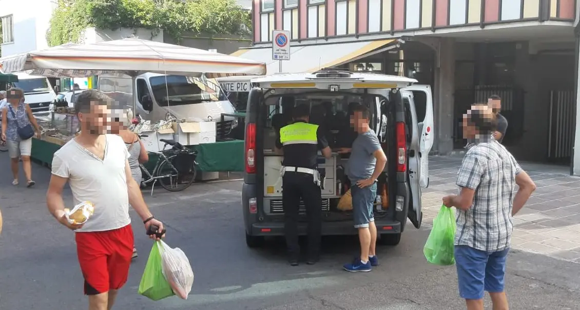 Bolzano, uomo di 82 anni investito da un'auto al mercato