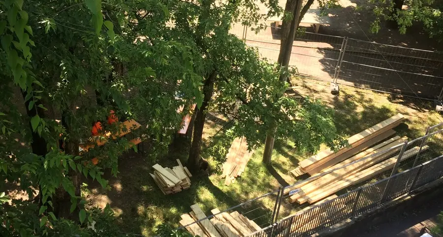 I rumori dei mini operai fanno infuriare i residenti