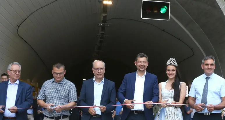 Val d’Ultimo, aperto il tunnel da 25 milioni