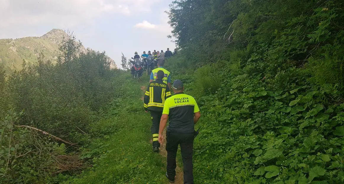 Valle del Chiese, turisti tedeschi in moto nei boschi, tutti multati