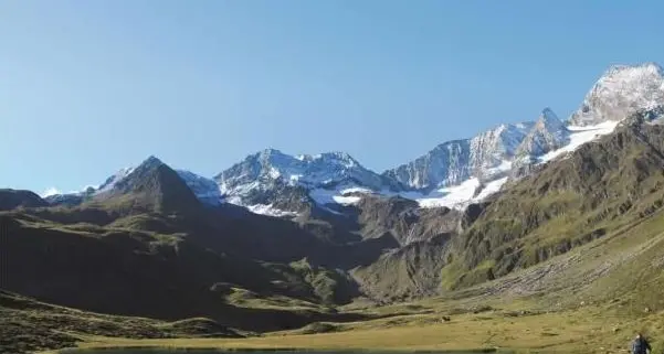 Il Club Alpino va al lago Seeber per una camminata sui sentieri