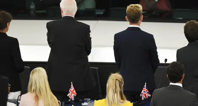 Eurodeputati Brexit boicottano l'inno Ue