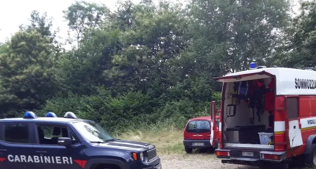 Incastrato tra rocce annega in torrente