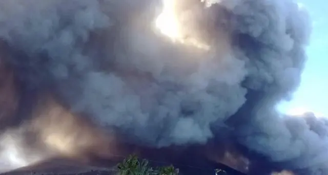 Stromboli: esplosioni da cratere