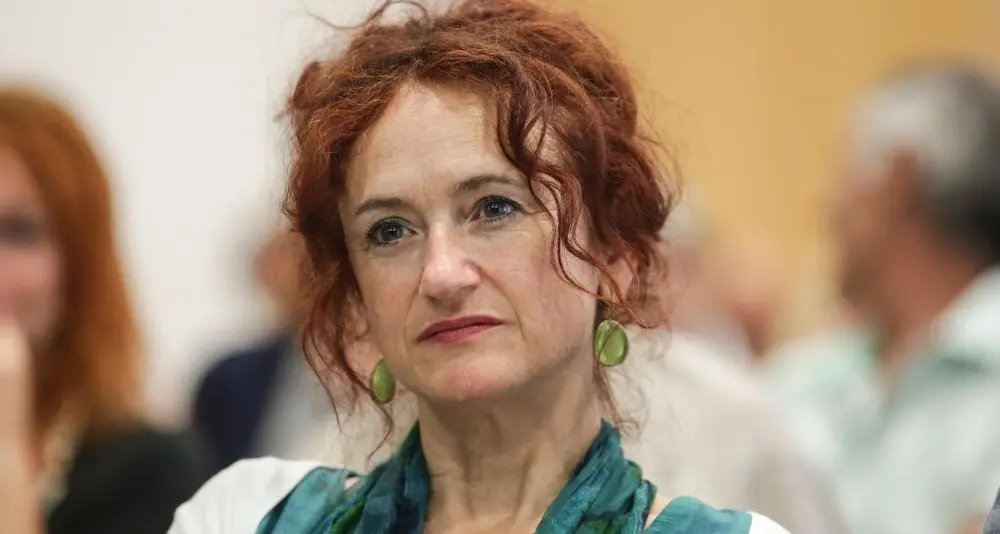 Foppa in aula con le ciabattine: e Noggler si arrabbia