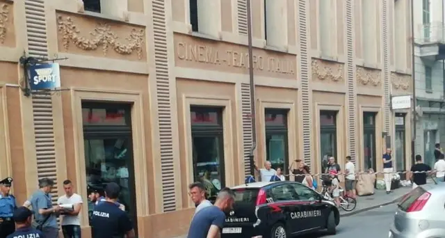 Uccide negoziante e si spara a Cuneo