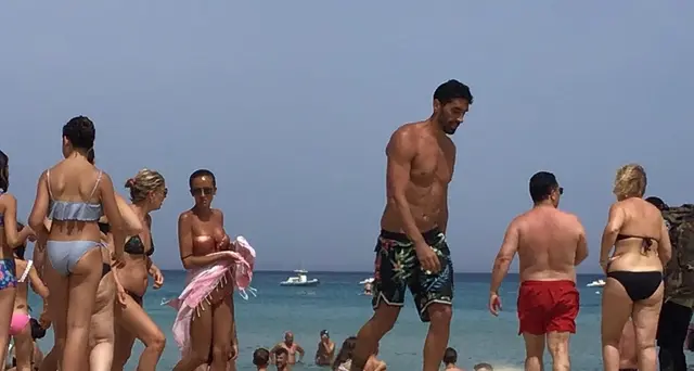 Magnini salva bagnante in Sardegna