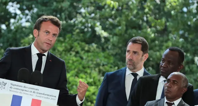 Parigi, ecotassa sui biglietti aerei