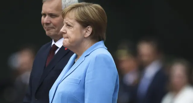 Merkel colta nuovamente da tremore