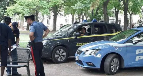Bolzano, giro di vite su violenza e spaccio: controlli a tappeto al parco Stazione