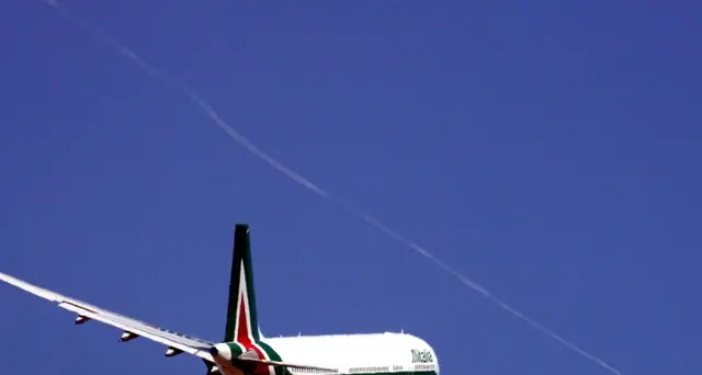M5S,Atlantia faccia offerta per Alitalia