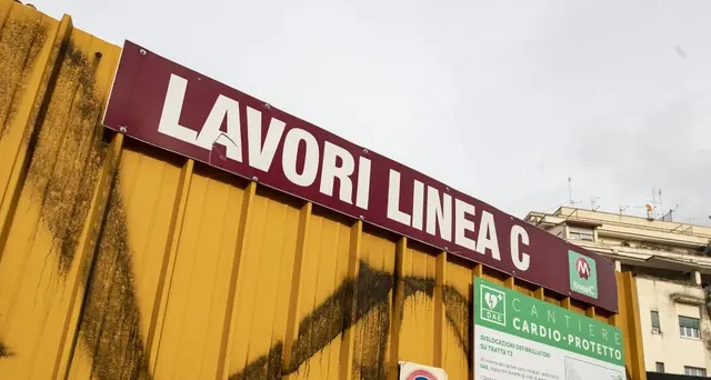 Investita da mezzo cantiere metro