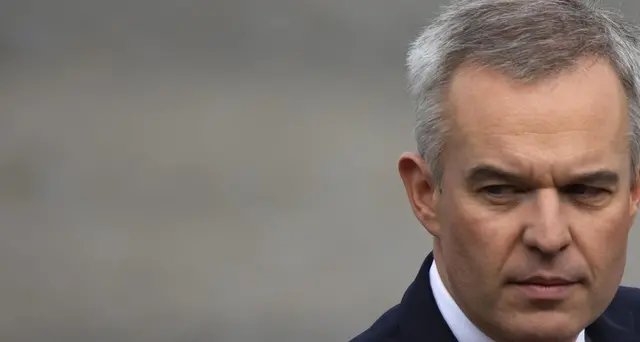 Scandalo delle aragoste, via il ministro