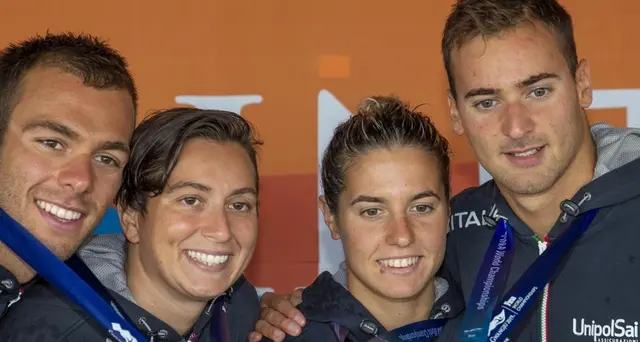 Staffetta Mondiali nuoto, argento Italia