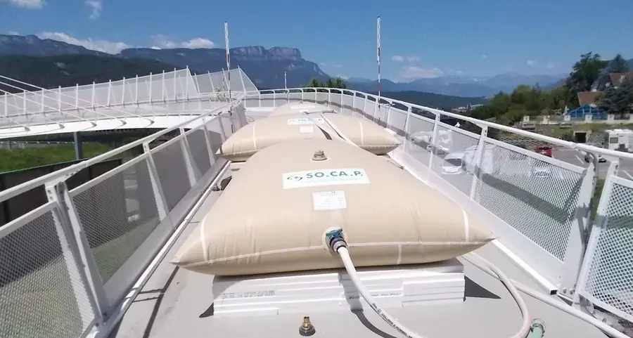 Pedociclabile, collaudo ok per il ponte fluorescente