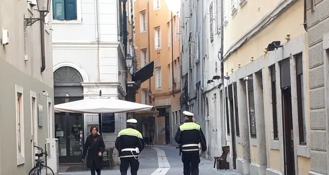 Multa per amaca in pineta, la polizia: applicata la legge