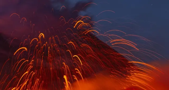 Dall'Etna nuvole di cenere, chiusi cieli