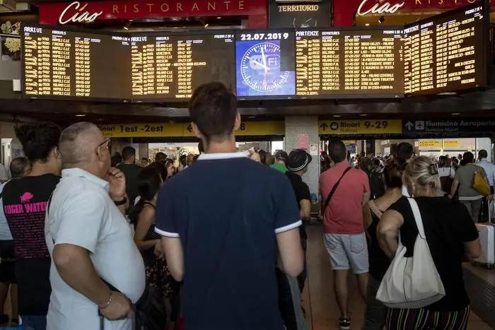 Ritardi e cancellazioni dei treni alla stazione Termini. Roma, 22 luglio 2019 ANSA/MASSIMO PERCOSSI