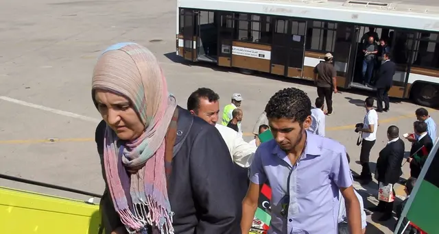 Razzi vicino scalo Tripoli, voli sospesi