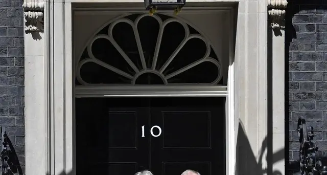 May lascia Downing St., 'auguri a Boris'