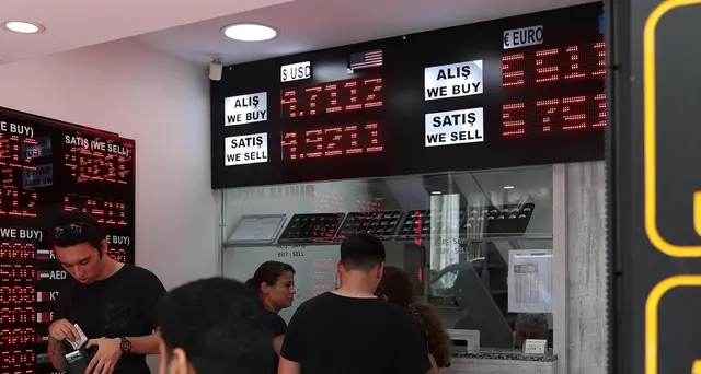 Cambi: euro poco mosso a 1,1138 dollari