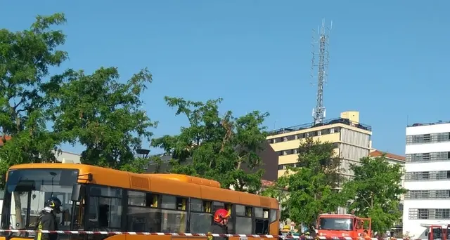 Venezia, autobus passeggeri prende fuoco
