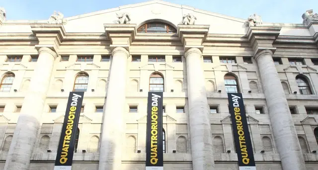 Borsa Milano chiude in forte calo, -1,9%