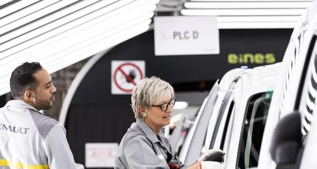Giù industria Eurozona, stagnante Italia