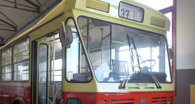 Strage Bologna, bus 37 apre il corteo