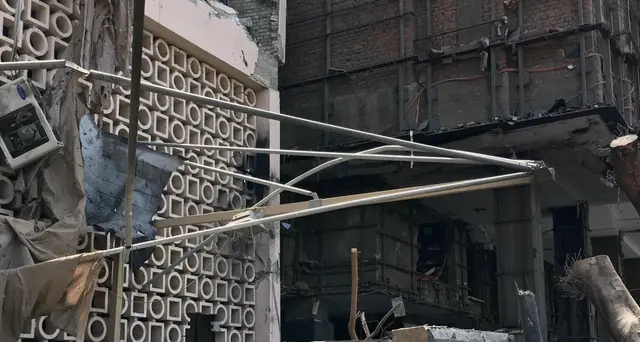 Cairo, distrutta facciata ospedale