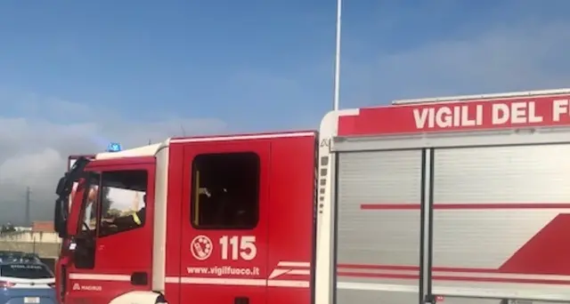 Trave su gru, un morto a Cremona
