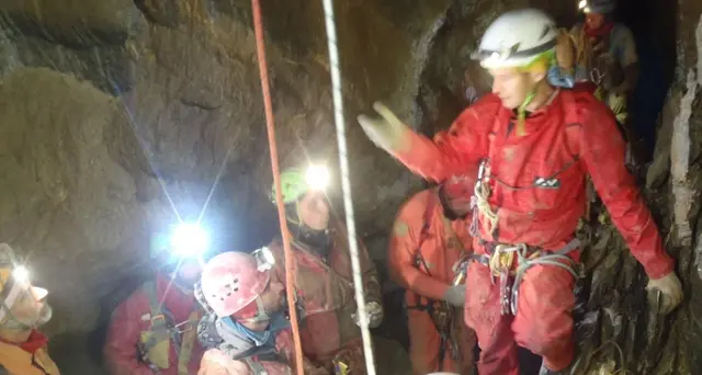 Speleologo bloccato in grotta è salvo