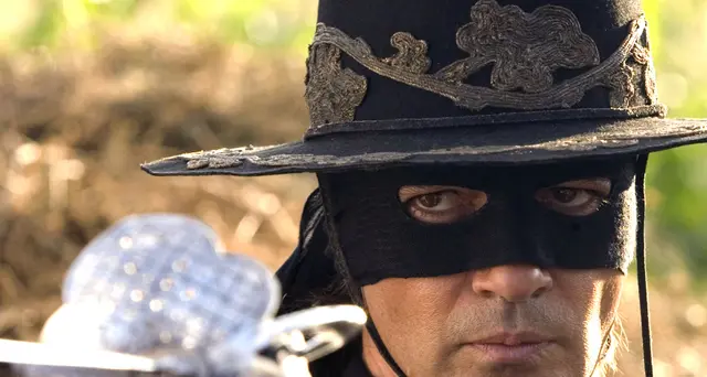 Zorro fa 100 anni, tra fumetti e film