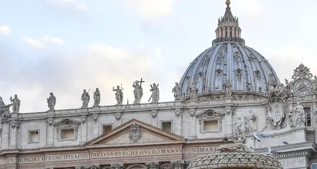 Minaccia darsi fuoco in piazza S.Pietro