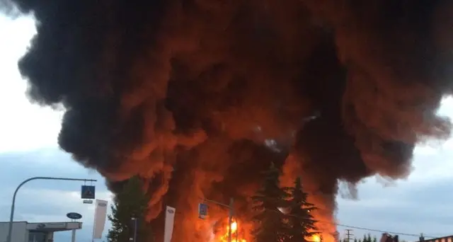 Fiamme in azienda di recupero plastica