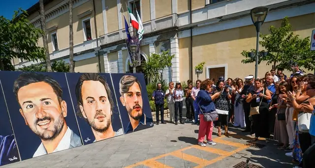 Ponte, tele ricordano i 4 amici morti