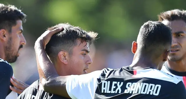 Tifosi in campo,amichevole Juve stop 51'