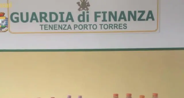 Sardegna,40kg di sabbia nascosti nel suv