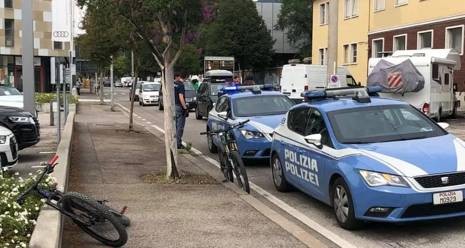 Il consigliere comunale fa arrestare due ladri di biciclette