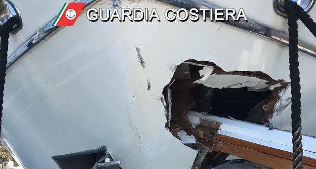Eolie: traghetto contro yacht, 5 feriti