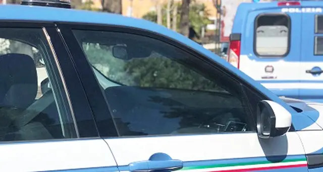 Cade da scala, morta giostraia a Rimini