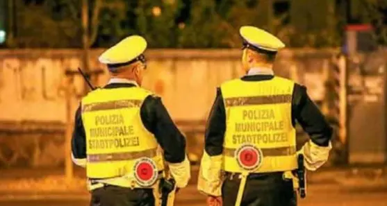 Bolzano, sfreccia a 82 chilometri all'ora in via Maso della Pieve, maximulta al neopatentato
