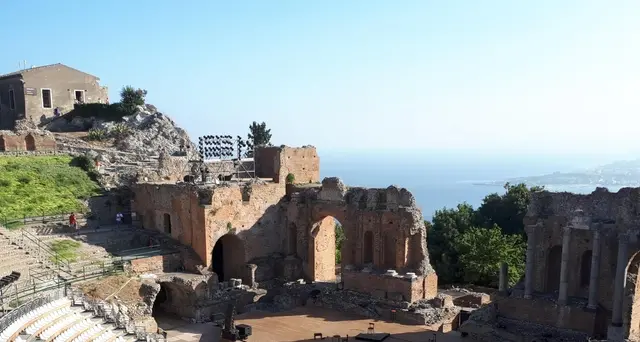 Mare Taormina sporco, 'allacci abusivi'