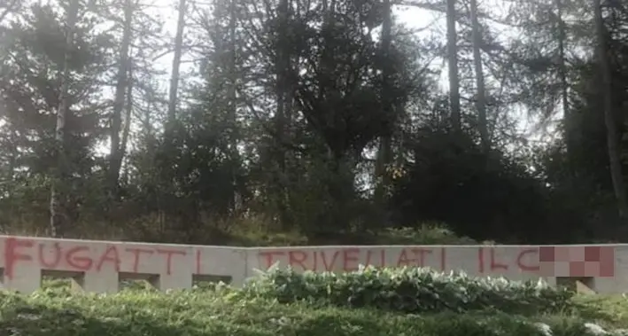 Rovereto, scritte contro il presidente Fugatti, solidarietà bipartisan