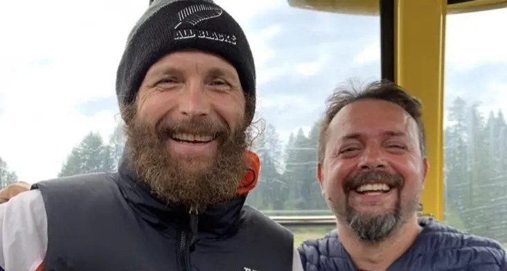 Jovanotti è già in Pusteria: giro in cabinovia e poi a cercare funghi