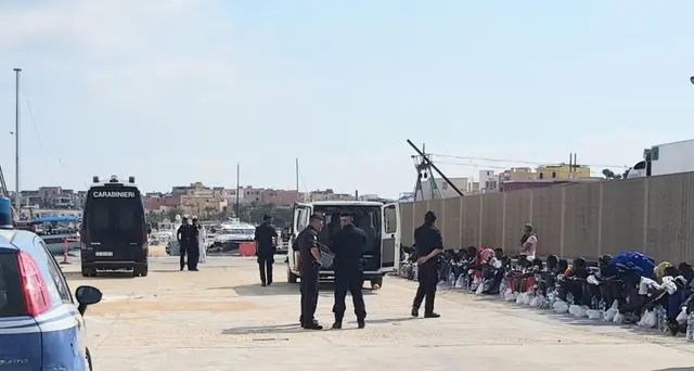 Trasferiti 30 migranti da Lampedusa