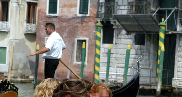 Nuotano in rio Venezia, turiste multate