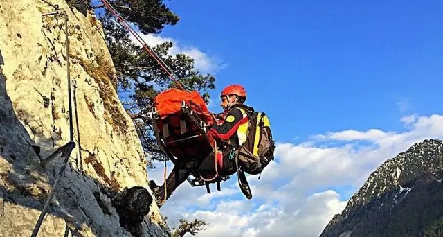 Cade da ferrata, morto turista francese