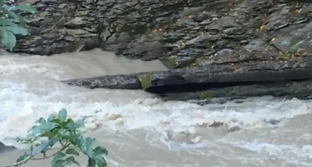 Soccorsi 20 escursionisti in un torrente