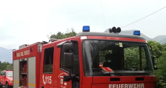 Finisce con l'auto in un lago, due morti